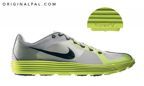کفش نایک سبز و سفید از زاویه کناری همراه با فناوری فلای وایر